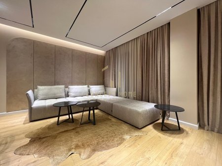 Apartament 2+1 Me Qira në Rruga e Kavajes, Tiranë - 1600€ | 100 m²