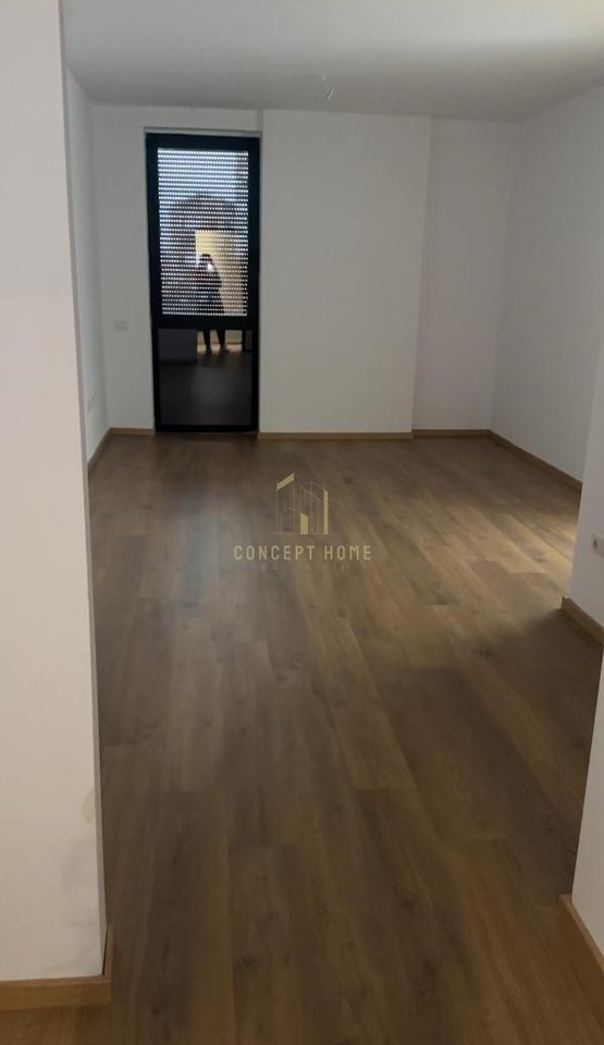 Jepet me qera ambjent per zyre 1+1 tek Pazari i Ri