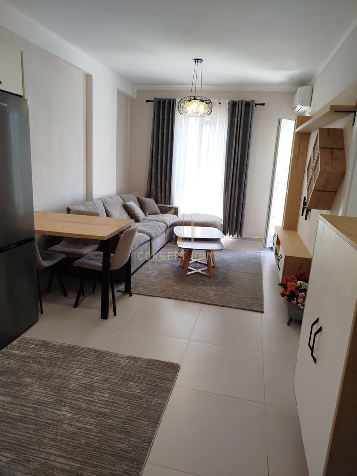 Jepet me qera apartament 1+1+post parkimi  tek Univers City.