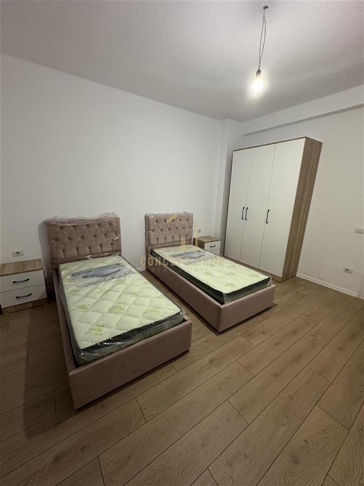Jepet me qera apartament 2+1+Parkim ne Kamez