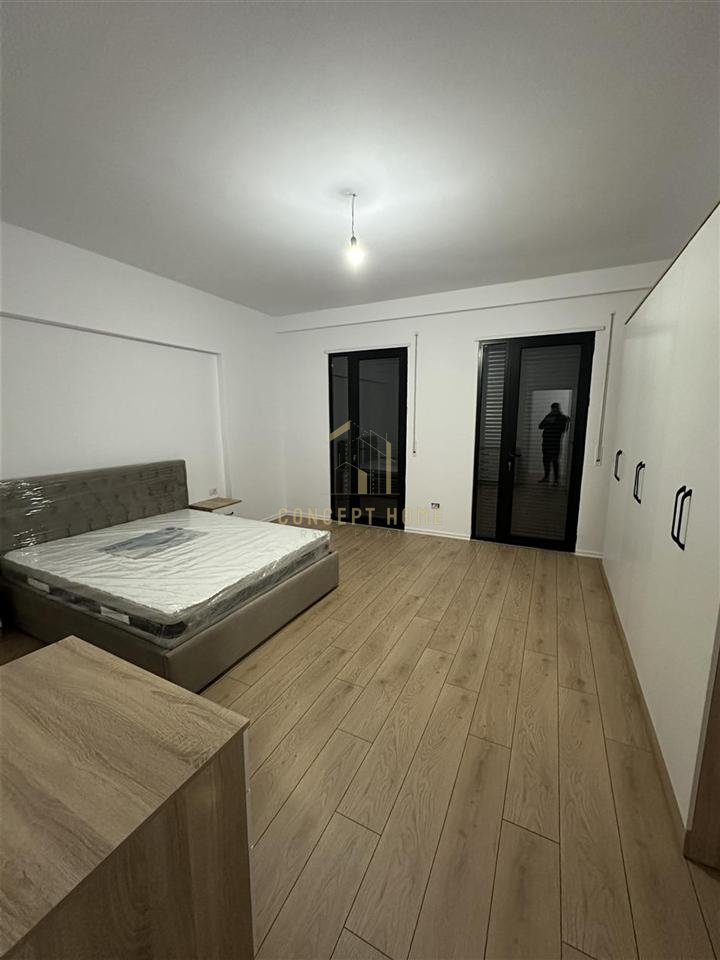 Jepet me qera apartament 2+1+Parkim ne Kamez