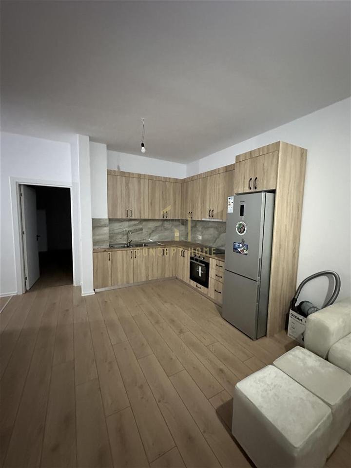 Jepet me qera apartament 2+1+Parkim ne Kamez