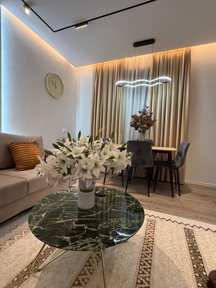 Jepet me Qera Apartament 1+1 tek Bulevardi i Ri