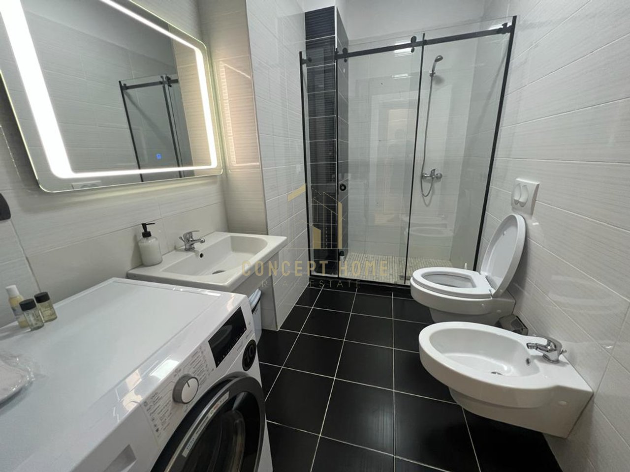 Apartament 1+1 Me Qira në Rruga e Kavajës, Tiranë - 1400€ | 70 m²