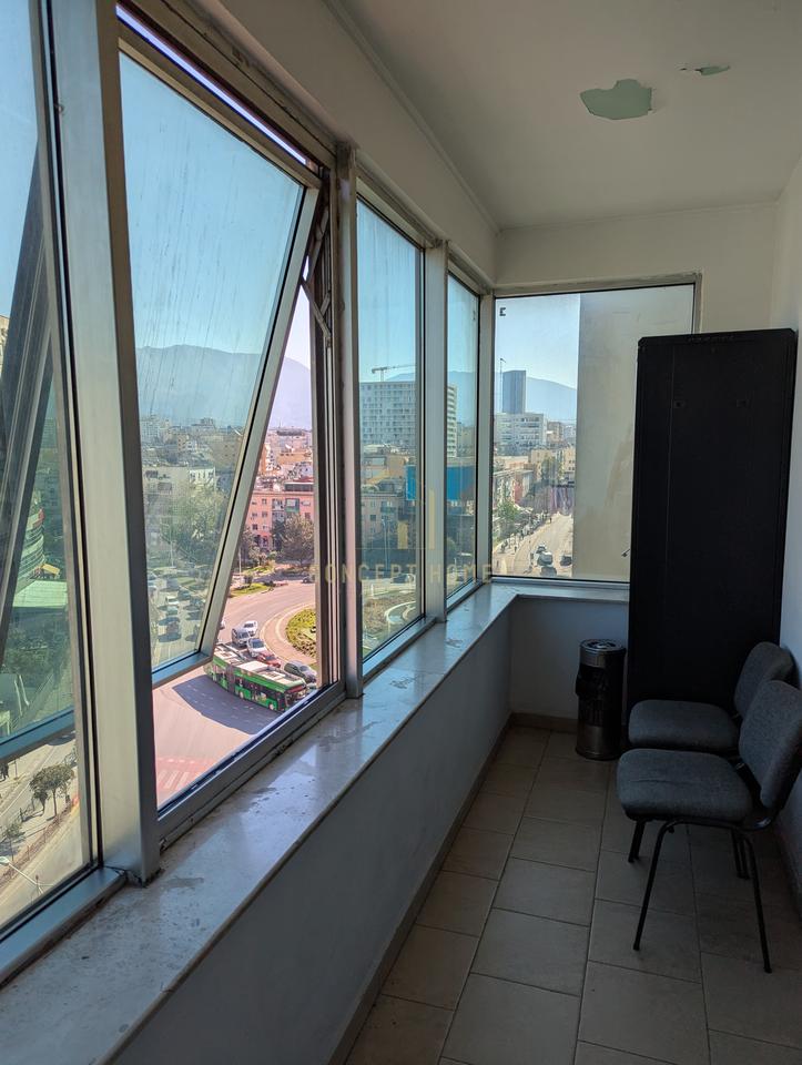 Jepet ambient biznesi me qera tek Zogu I Zi/800€