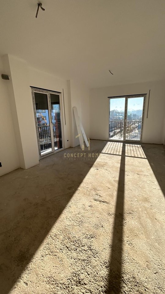 Apartment 2+1+2 for sale in Kamez