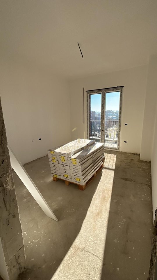 Apartment 2+1+2 for sale in Kamez