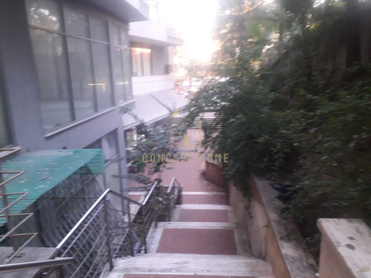 Jepet me qera Dyqan ne Kinostudio