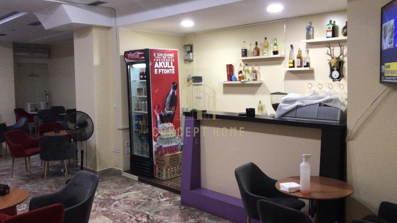 Shitet ambient   biznesi tek Komuna e Parisit