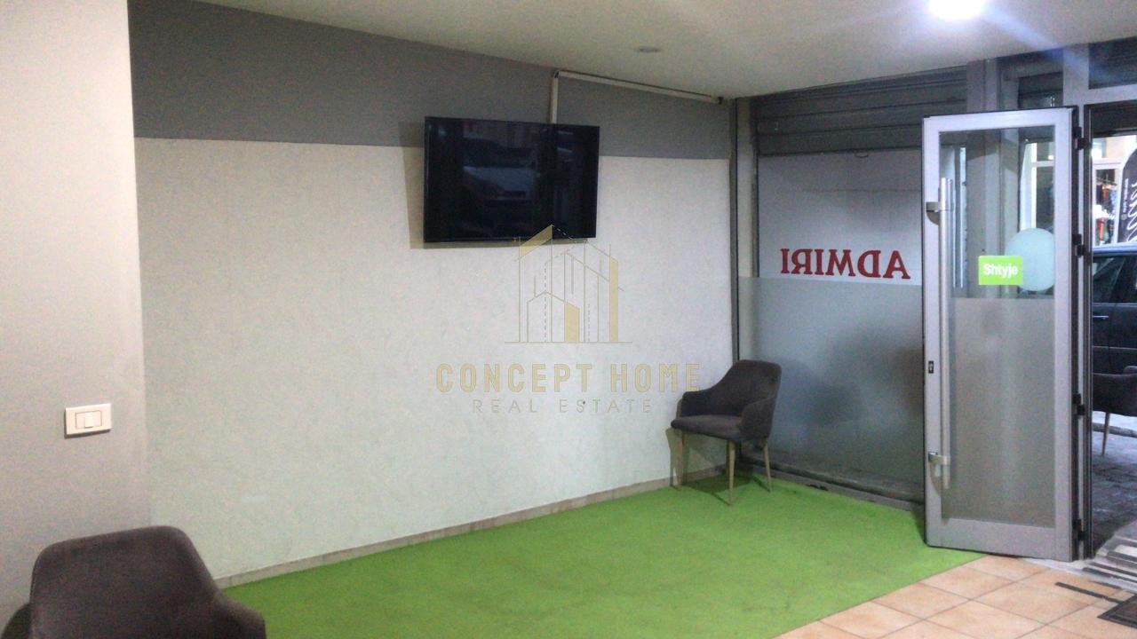 Shitet ambient   biznesi tek Komuna e Parisit