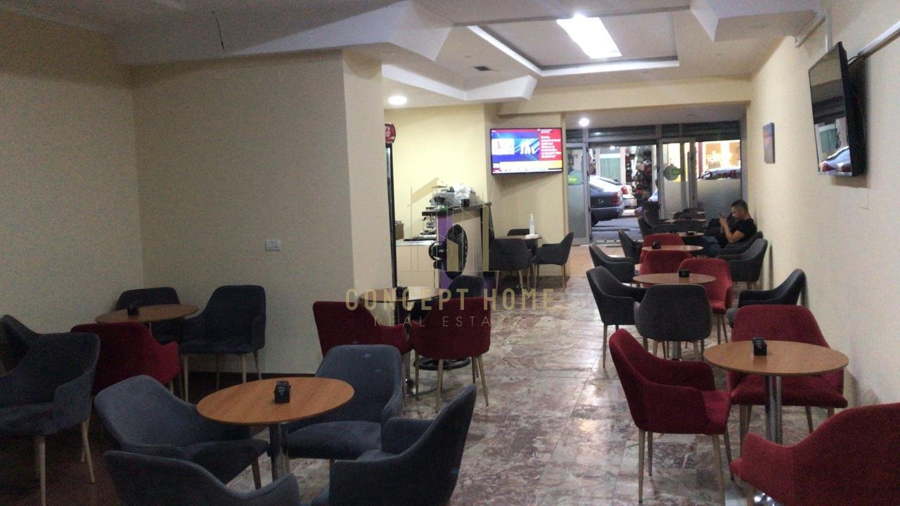 Shitet ambient   biznesi tek Komuna e Parisit