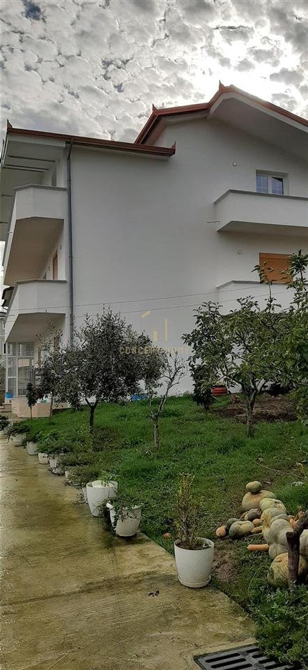 Jepet me Qera  Vile 3 kate ne Mjull Bathore