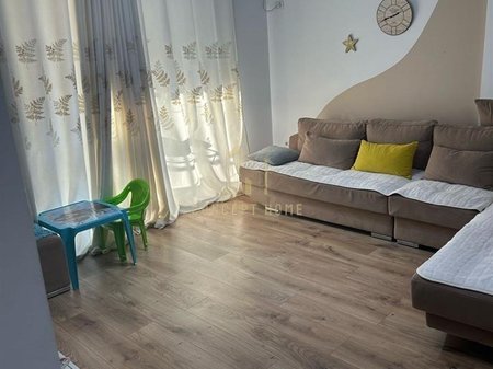 Shitet apartament 2+1 ne Yzberisht