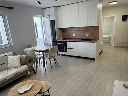 Jepet me qera apartament 1+1 tek Bulevardi Bajram Curi
