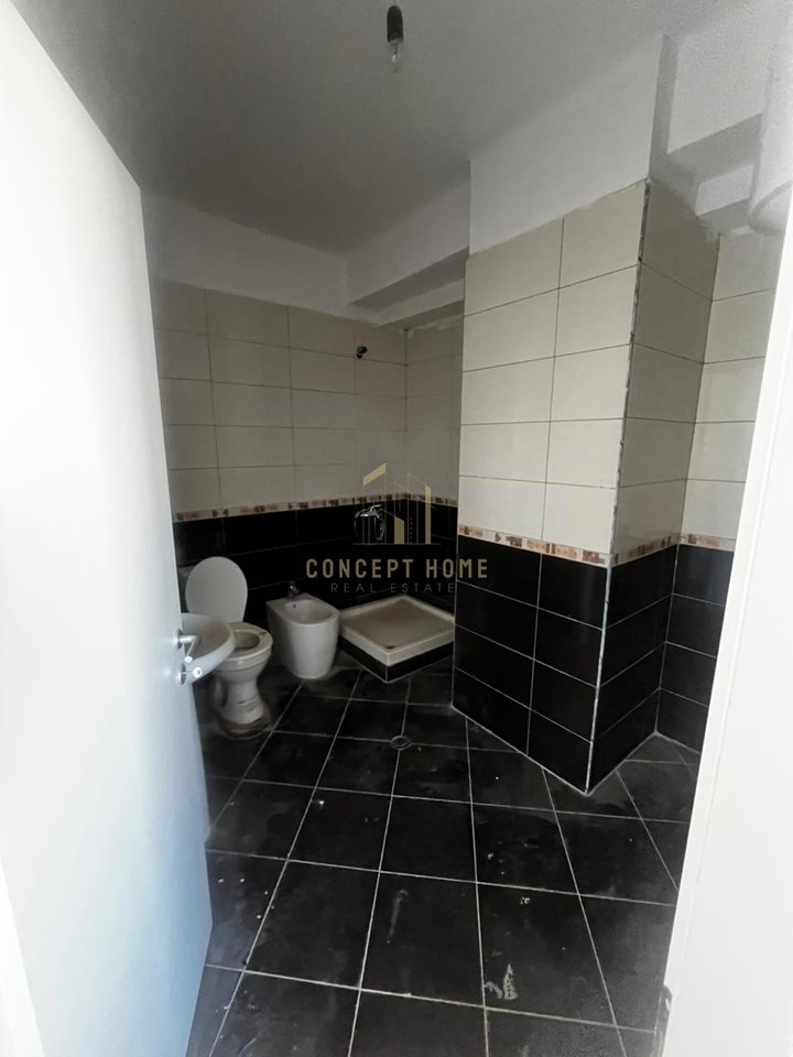 Shitet apartament 2+1+2 ne Astir