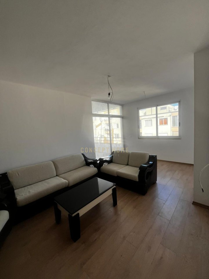 Shitet apartament 2+1+2 ne Astir