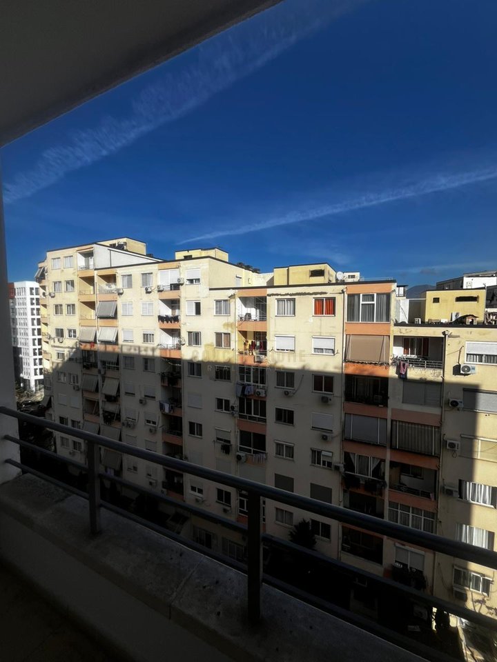 Shitet apartament 2+1+2 ne Astir