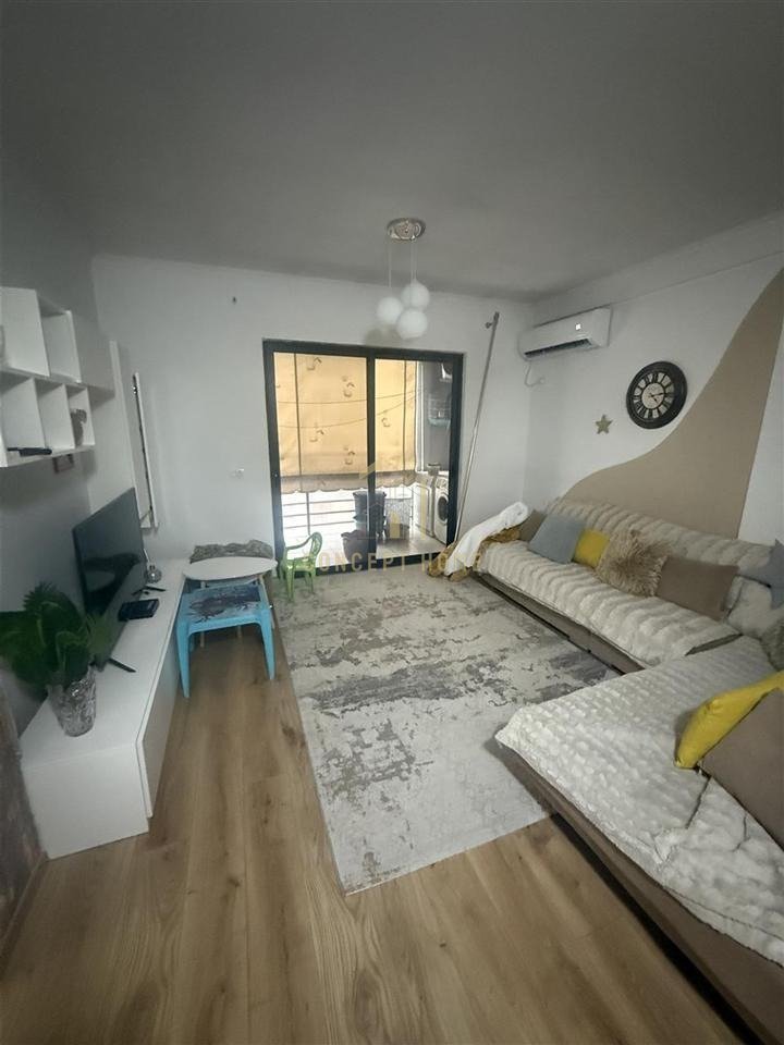 Shitet apartament 2+1 ne Yzberisht