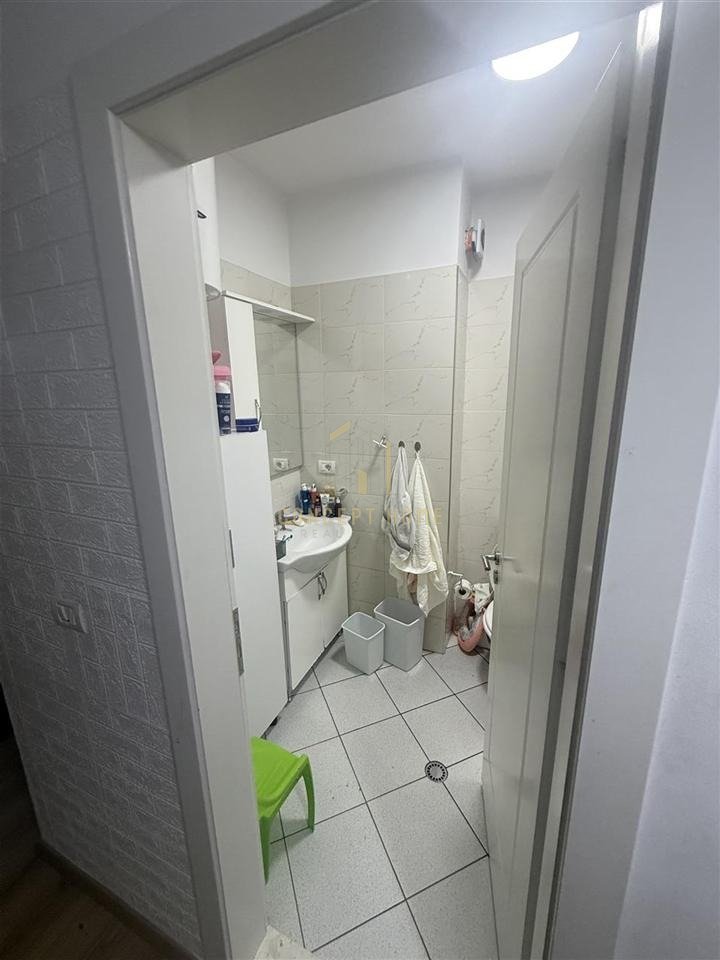 Shitet apartament 2+1 ne Yzberisht