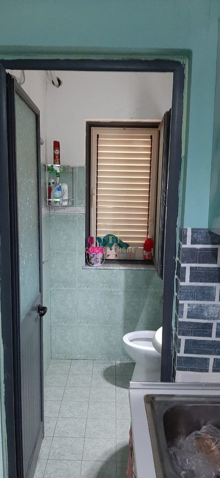 Shitet apartament 1+1 Ne Durres