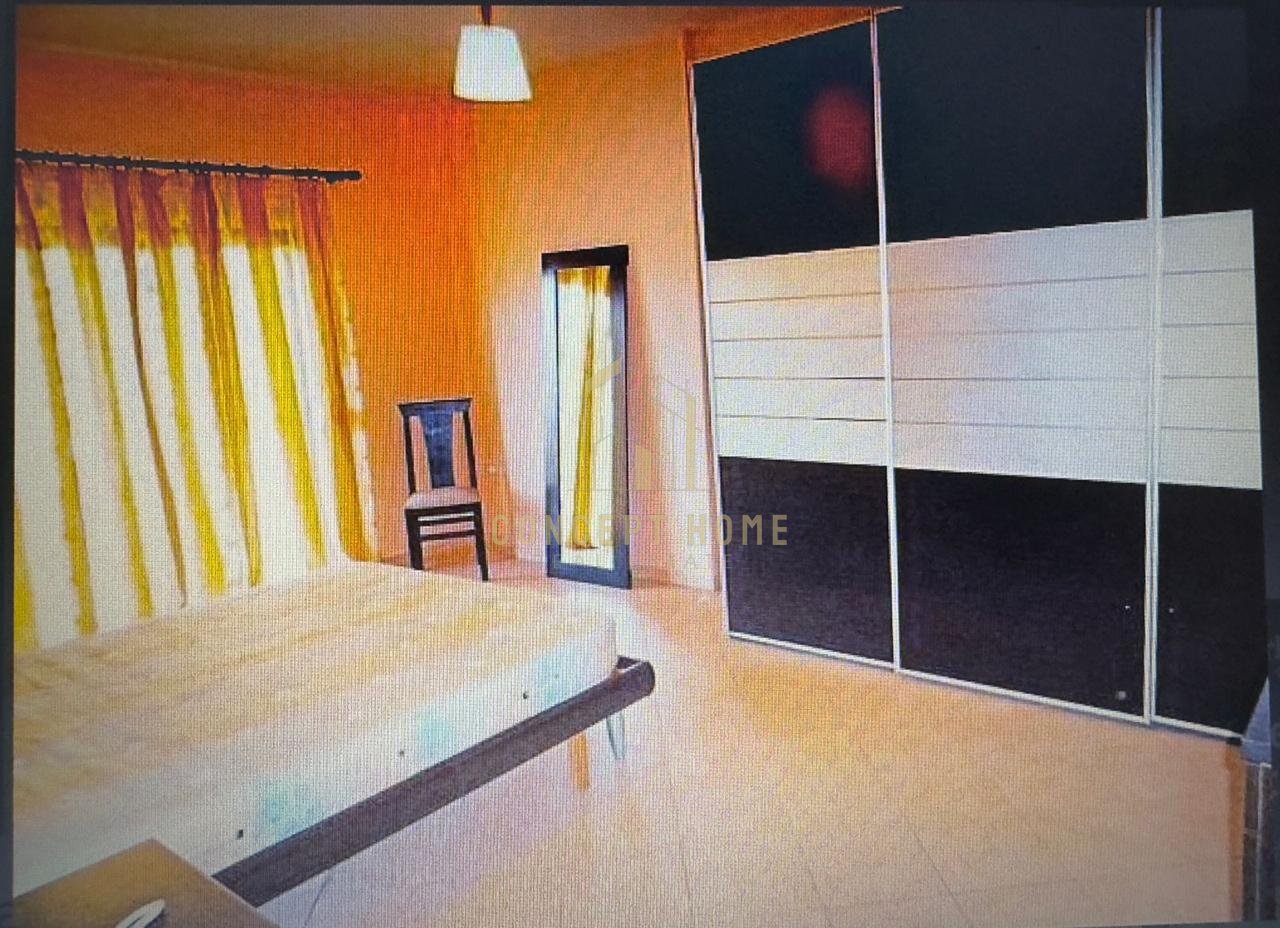 Shitet apartament 1+1 prane Pazarit te Ri