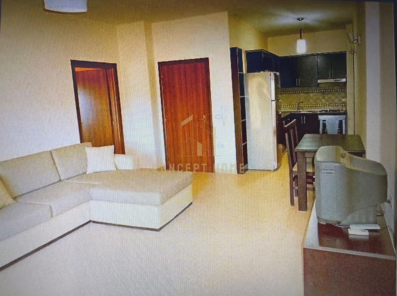 Shitet apartament 1+1 prane Pazarit te Ri