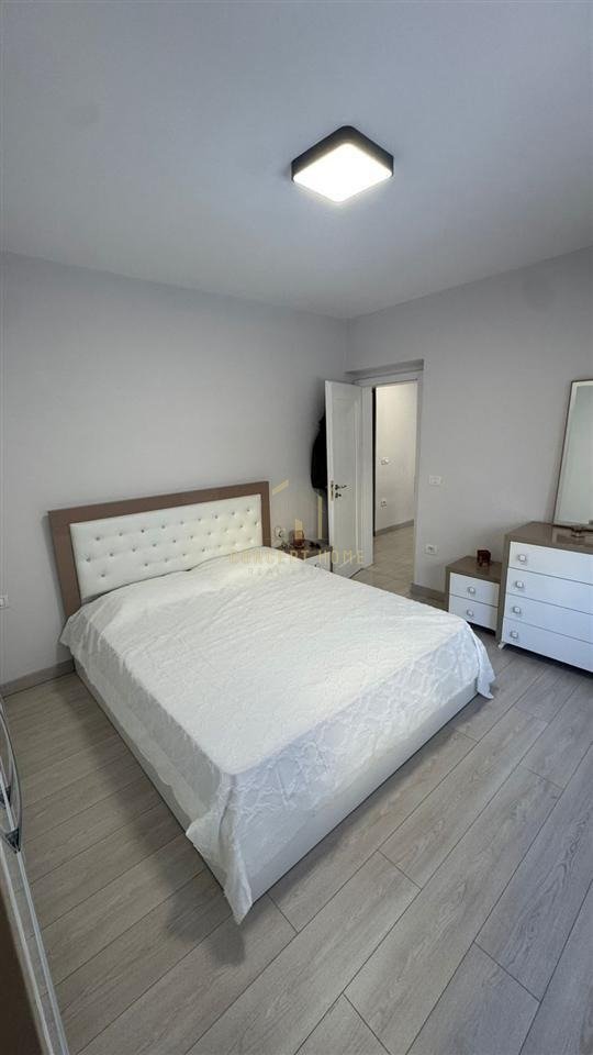 Jepet me qera apartament 1+1 tek Bulevardi Bajram Curi