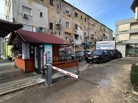 Land and building for sale on Bardhyl Street