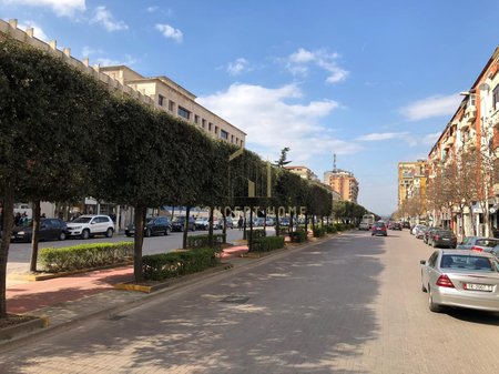 Business premises for rent on Zogu I Boulevard