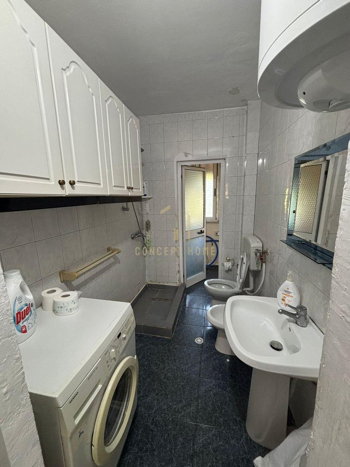 Jepet apartament me qera 1+1 tek Ish Parku i Autobuzave/Cmimi: 400 Euro