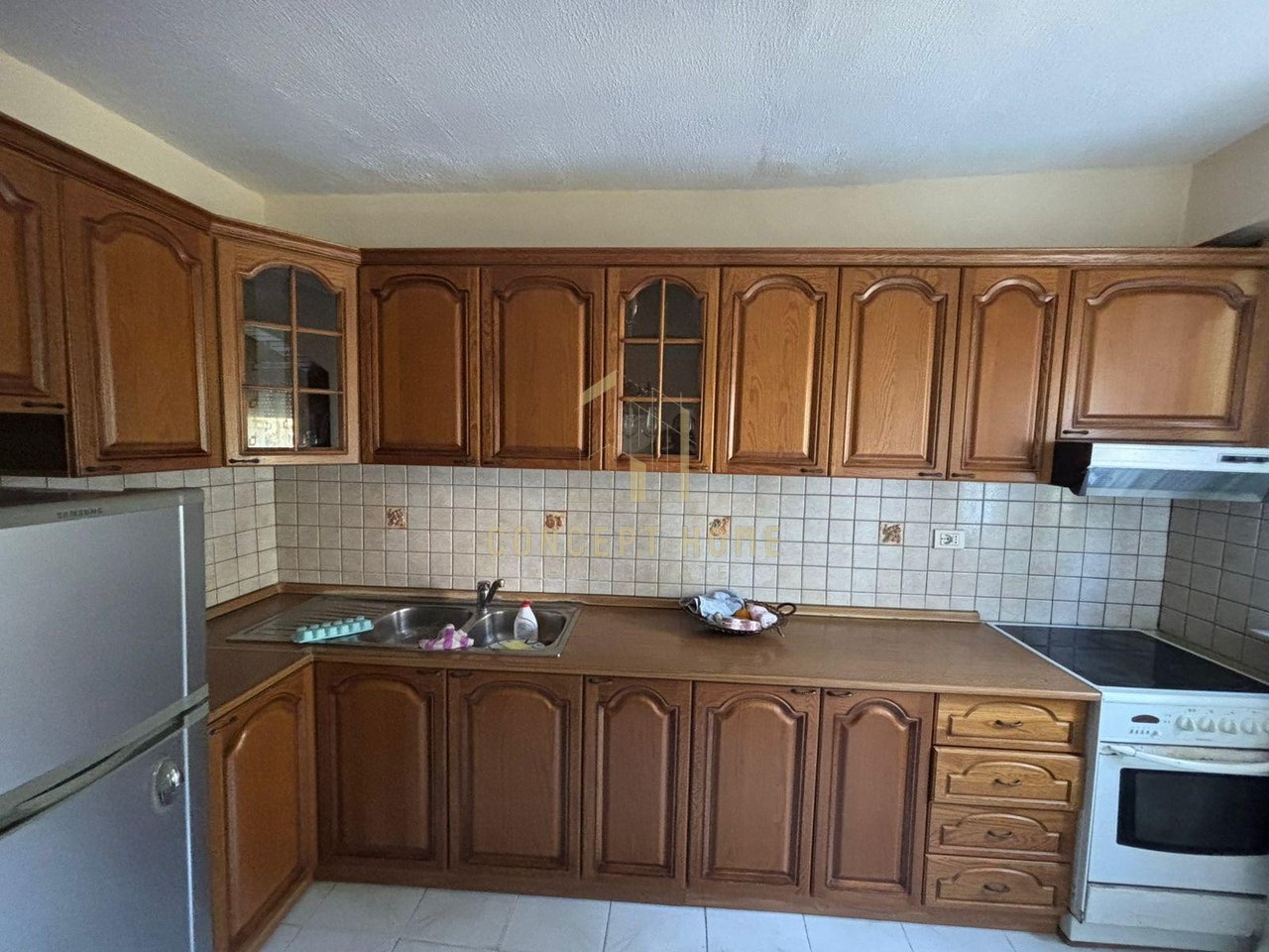 Jepet apartament me qera 1+1 tek Ish Parku i Autobuzave/Cmimi: 400 Euro