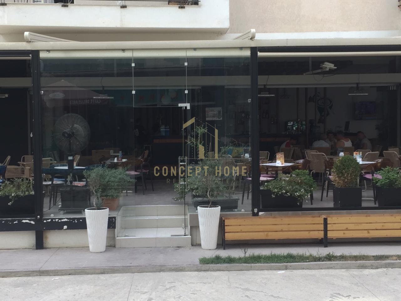 A functional premises is for rent in the Yzberishti area, with a surface area of 350m², suitable for various activities such as a bar, restaurant, lounge, or similar businesses.