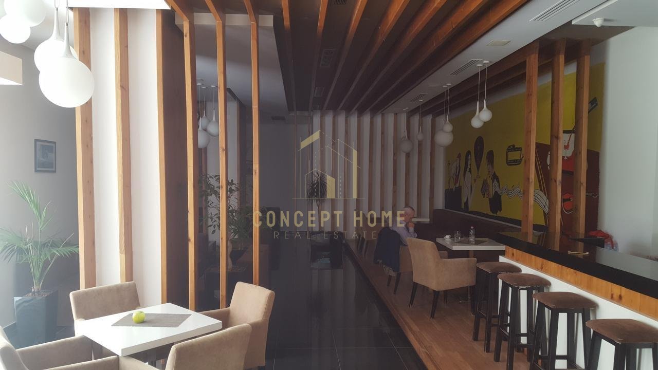 A functional premises is for rent in the Yzberishti area, with a surface area of 350m², suitable for various activities such as a bar, restaurant, lounge, or similar businesses.