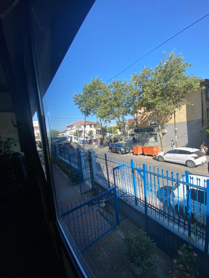 ? Shop for rent – 50 m², 2nd Floor Kamëz