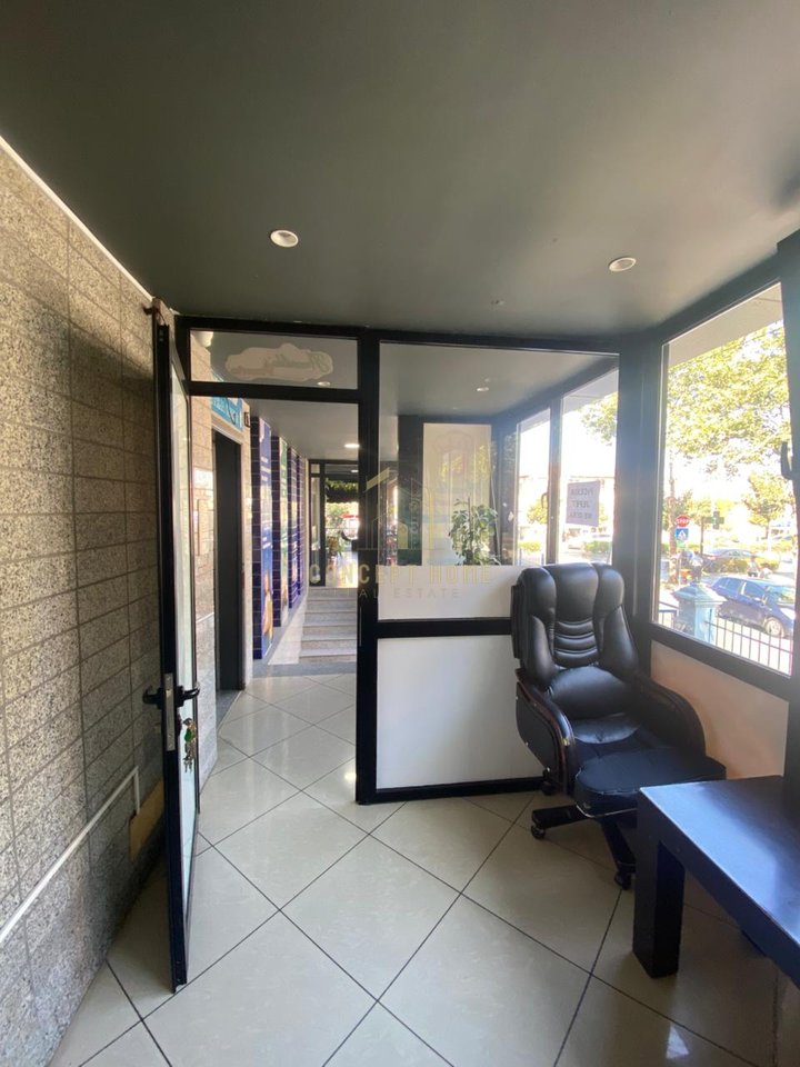 ? Shop for rent – 50 m², 2nd Floor Kamëz