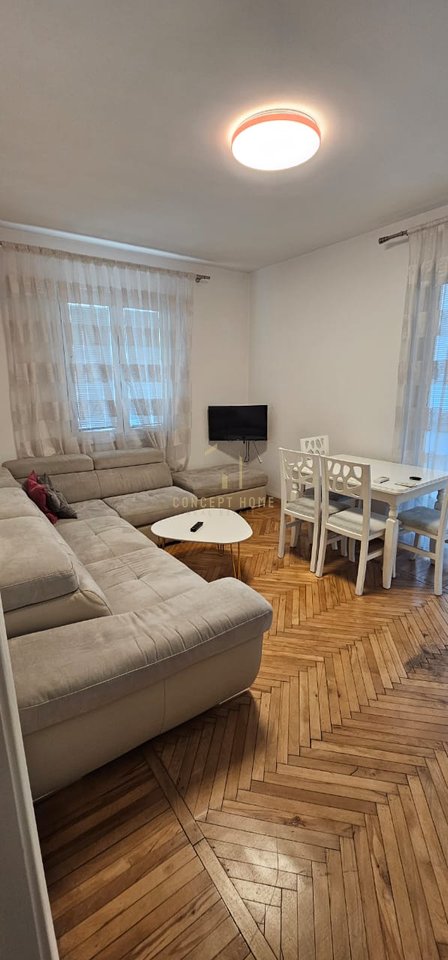 Jepet me qera Apatament 1+1 Tek Rruga e Barrikadave