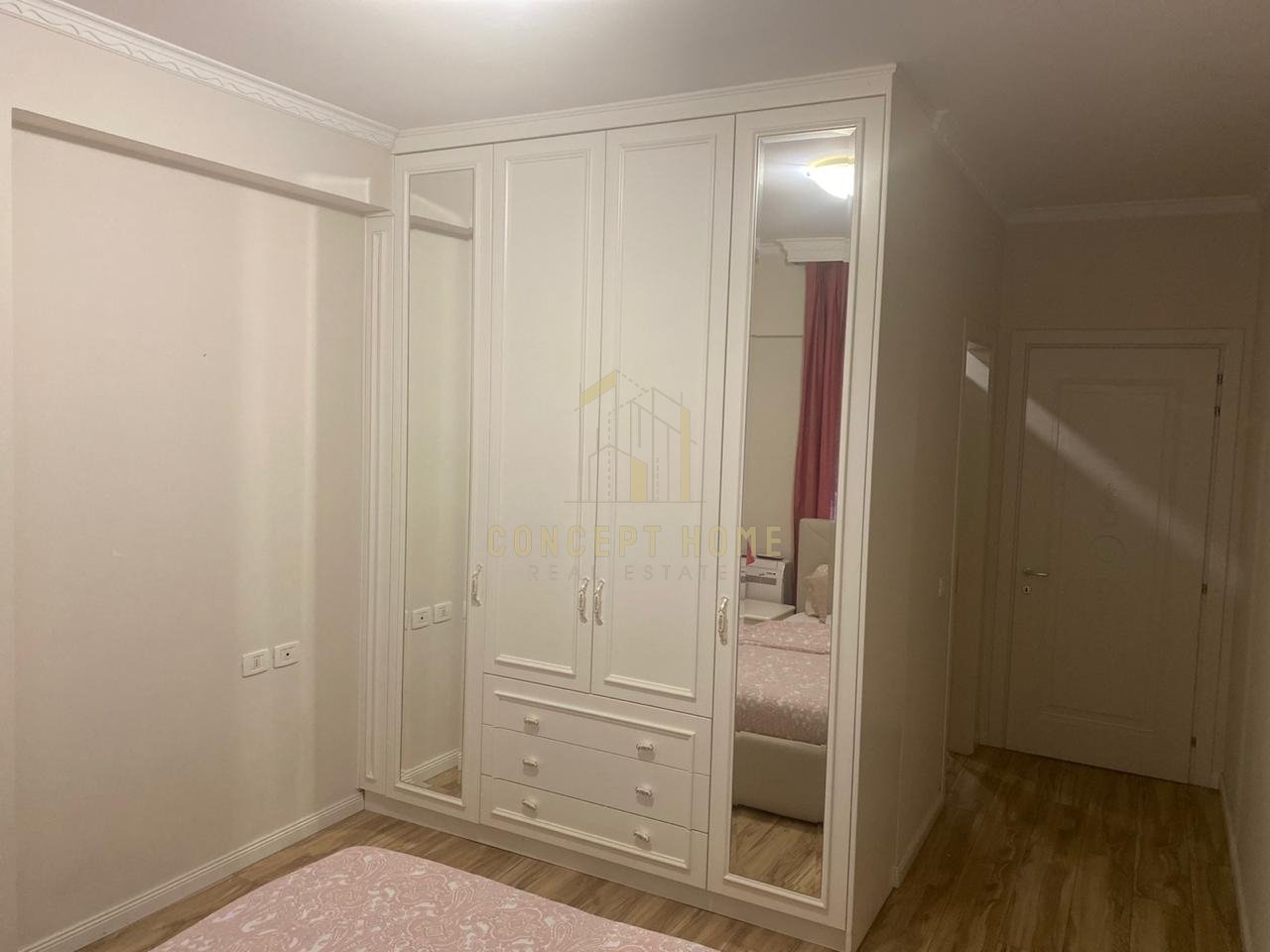 2+1 apartment for rent at Komuna Parisit - 950€