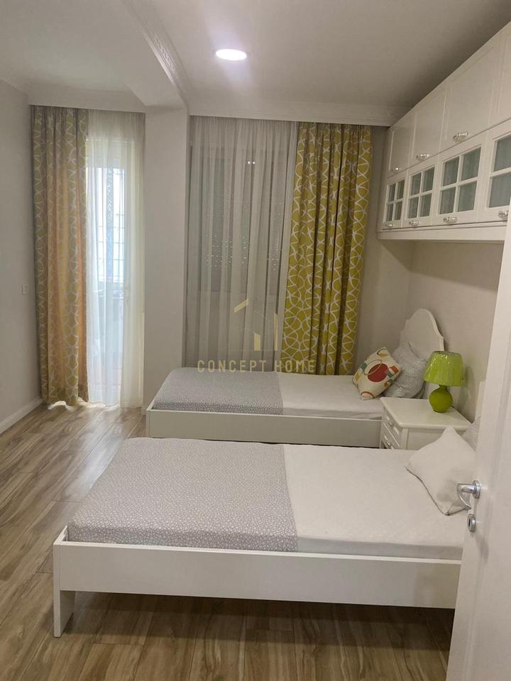 2+1 apartment for rent at Komuna Parisit - 950€
