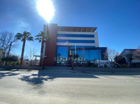 Business property for rent in Kamez