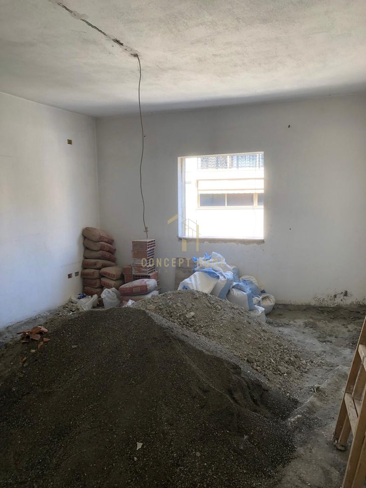 Jepet me qera apartament 3+1+2 tek Kristal Center
