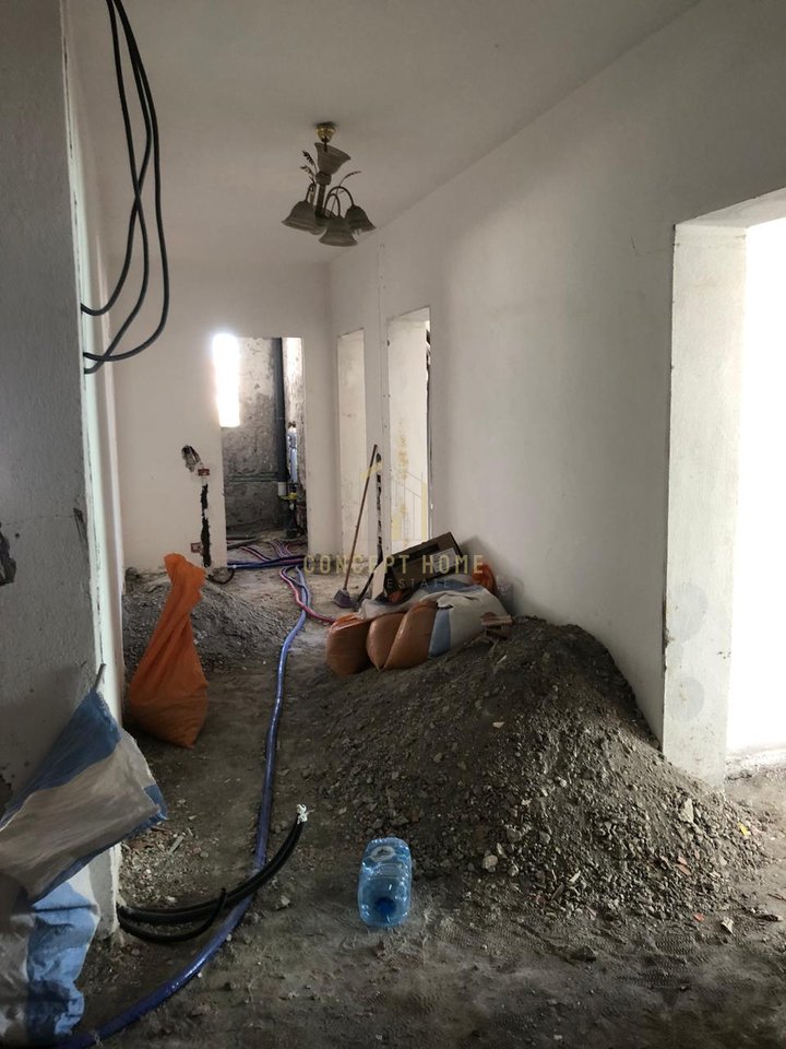 Jepet me qera apartament 3+1+2 tek Kristal Center