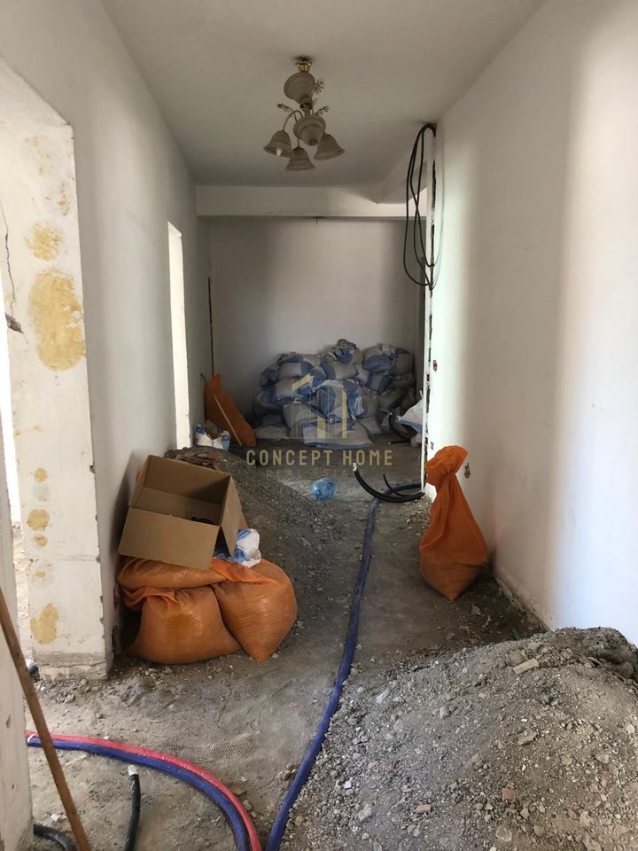 Jepet me qera apartament 3+1+2 tek Kristal Center