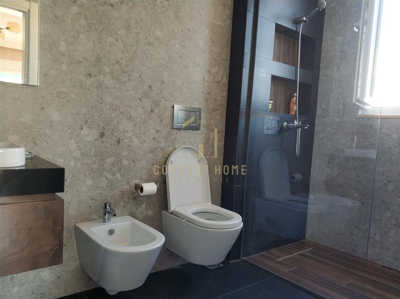 Jepet me qera apartament 2+1+2 tek Rruga e Kavajes