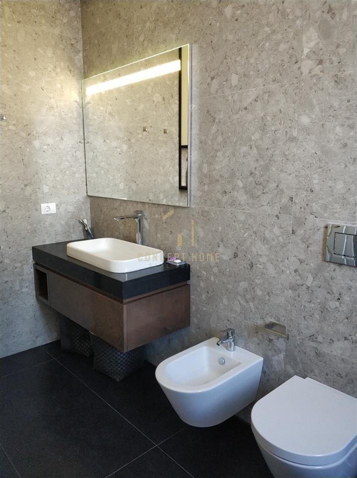 Jepet me qera apartament 2+1+2 tek Rruga e Kavajes