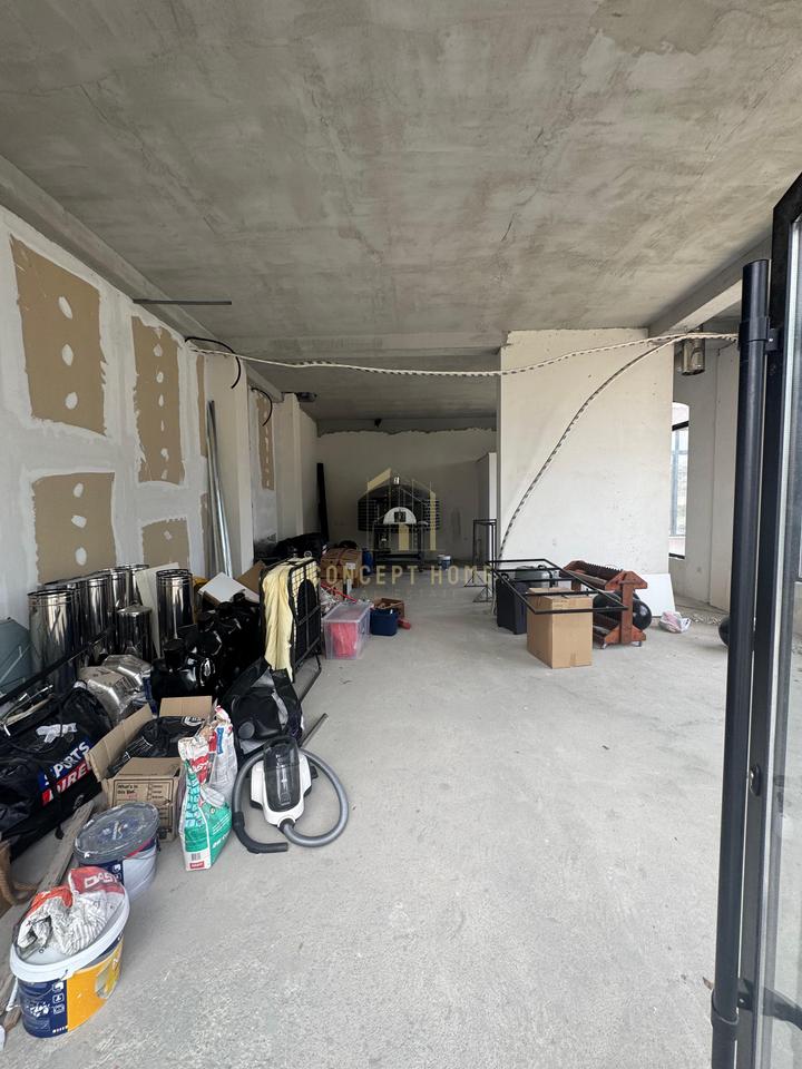Locale in affitto per pizzeria a Kamez/ 800 €