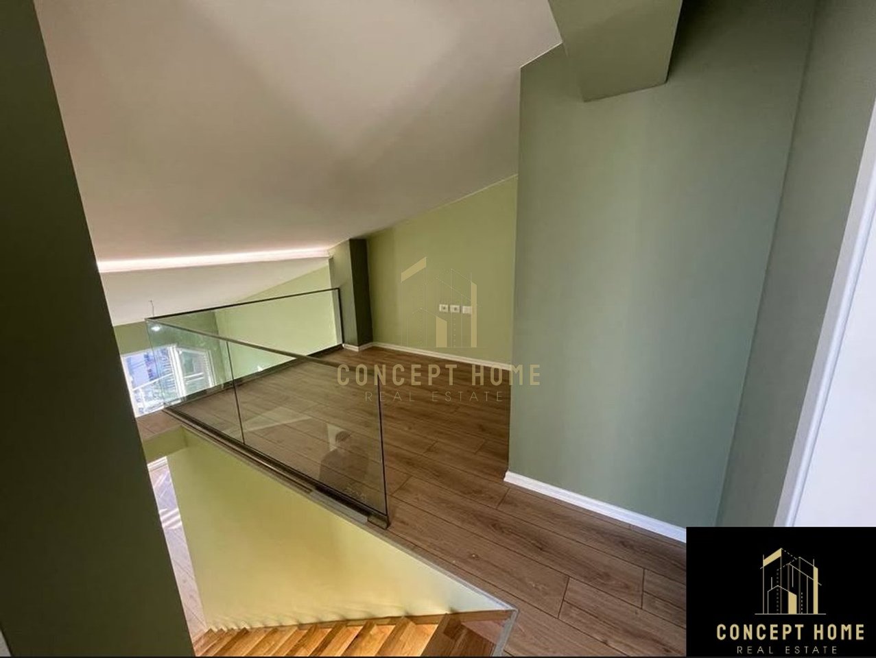 Shitet apartament duplex ne Fresk