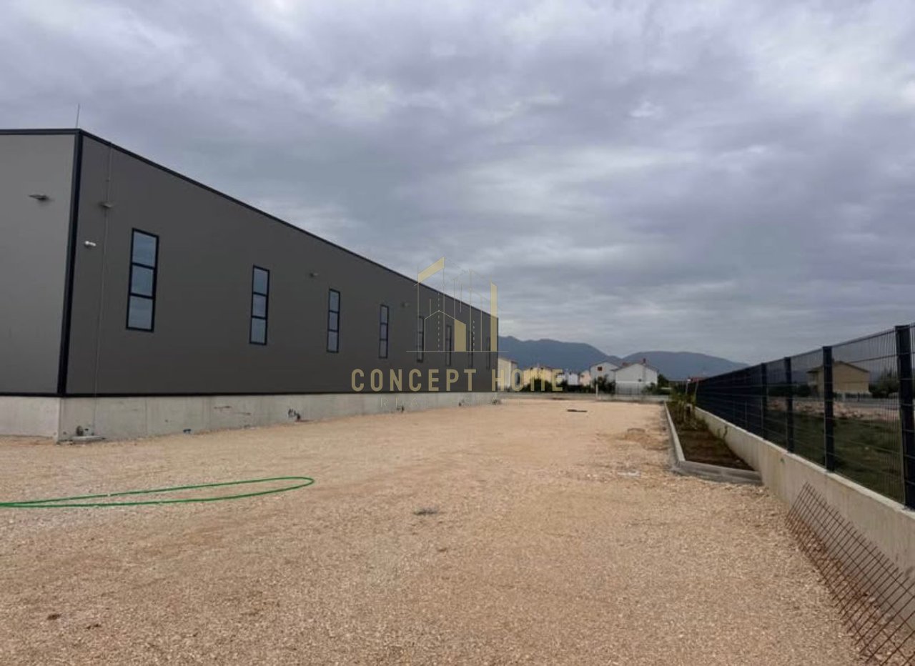 Warehouse for rent in Rinas