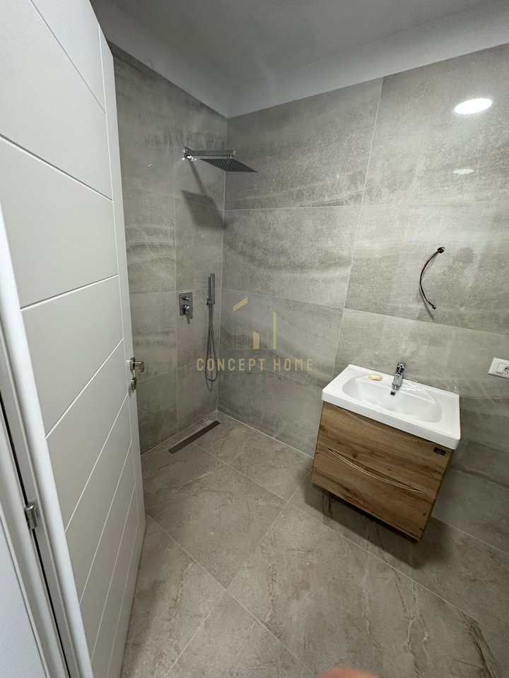 Apartament 1+1 Me Qira për zyra tek Komuna e Parisit, Tiranë - 700€ | 84 m²