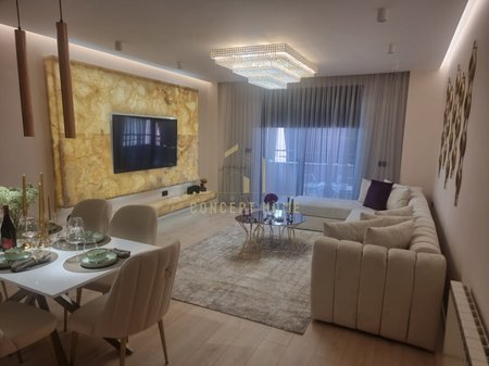 Jepet  apartament me qera 2+1+2 te Lake View.