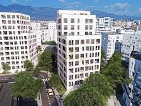 Apartment 2+1+2 for sale at 21 Dhjetori.